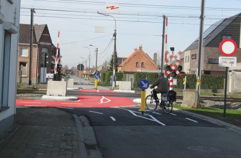 spoorwegovergang op drukke lijn 59